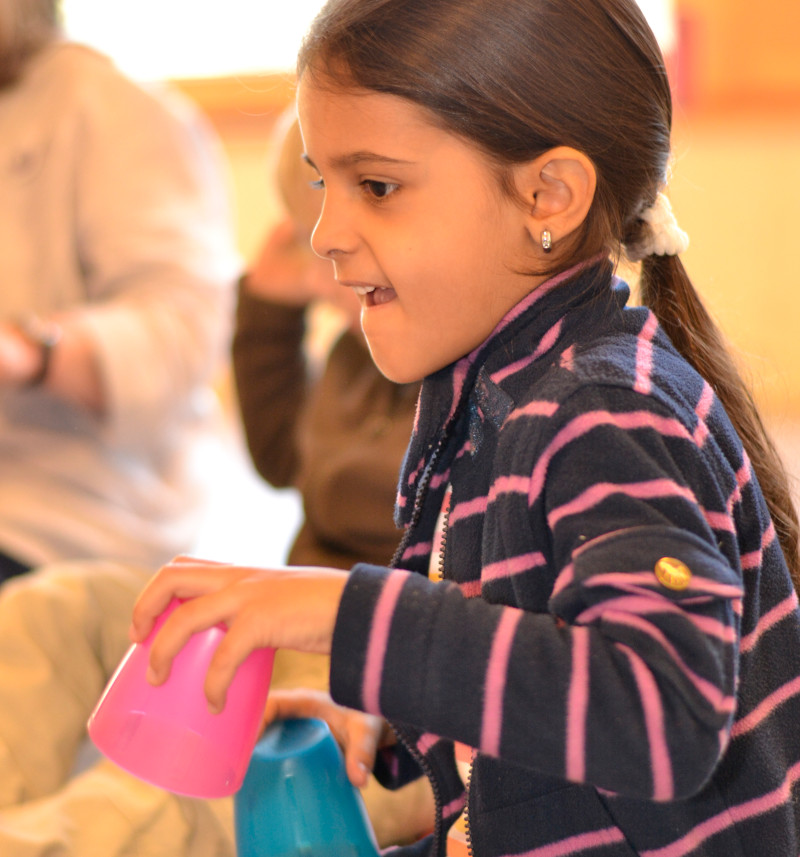 SBS Programm - Kinder singen, bewegen sich und sprechen
